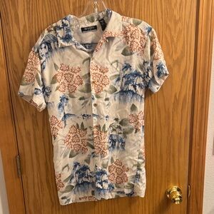 100%silk Hawaiian button down shirt size small